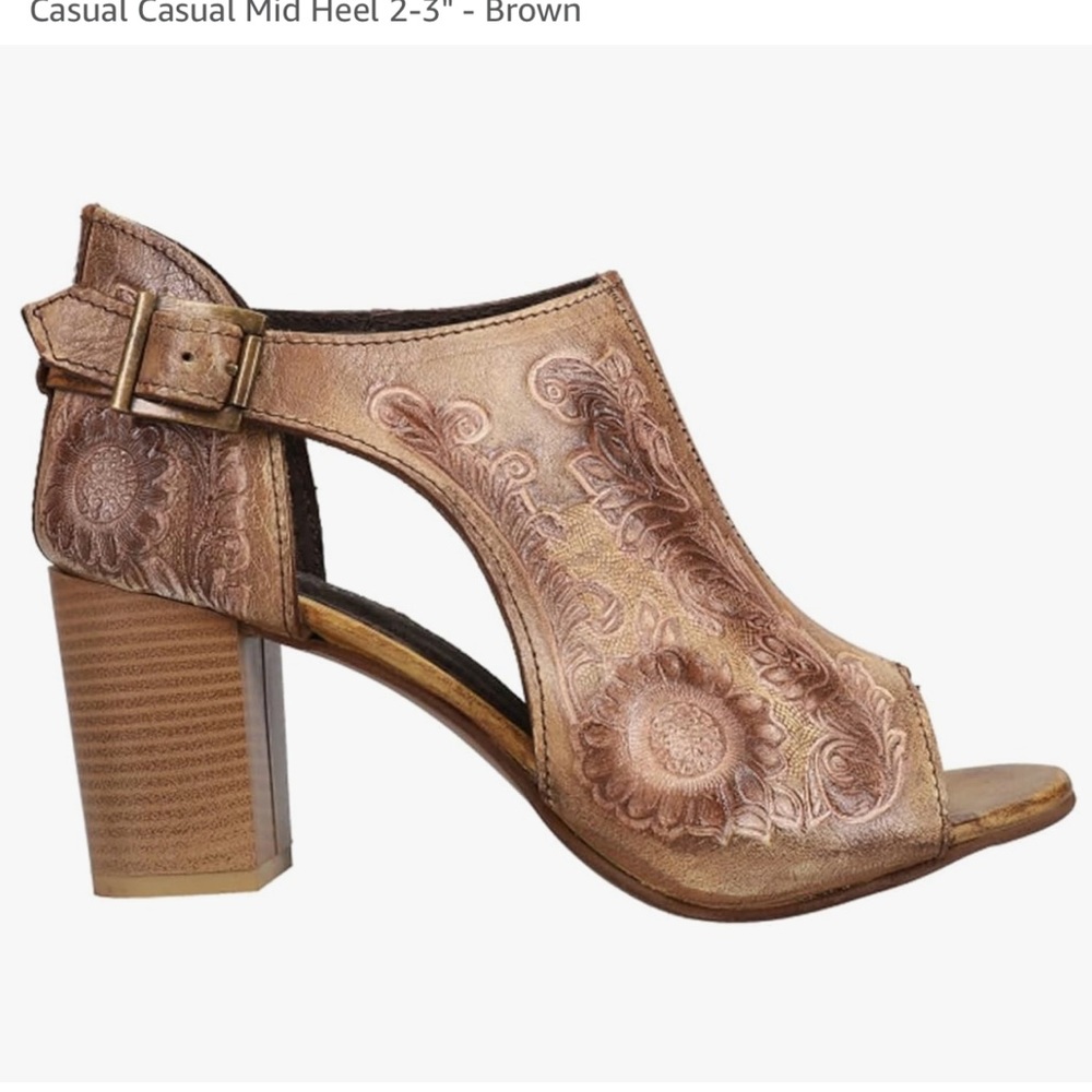 ROPER Womens Mika Embossed Closed Back pumps- Brown size 8